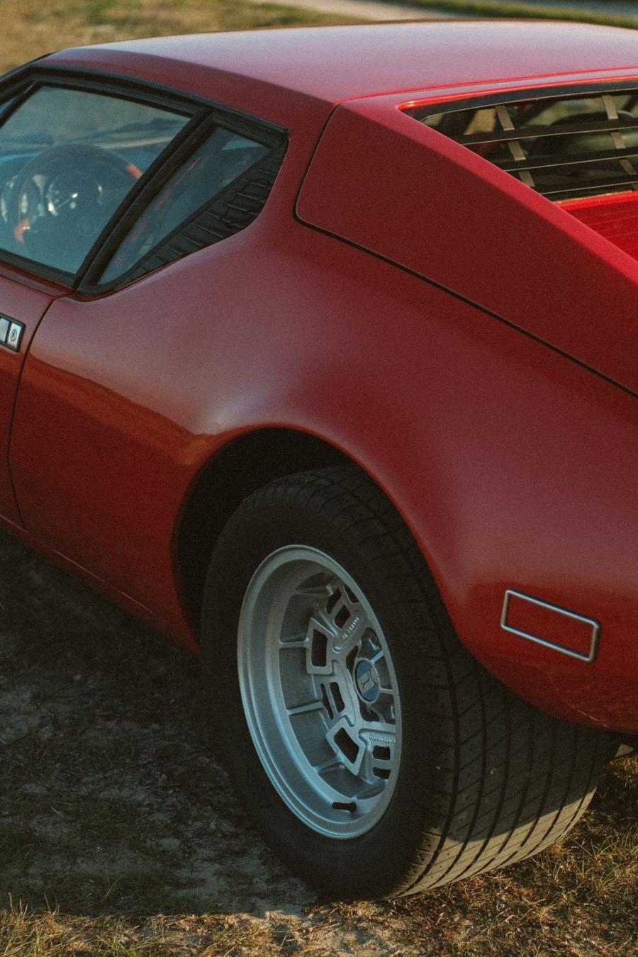 Детали экстерьера De Tomaso Pantera 1971 года  (фото 10 из 35)